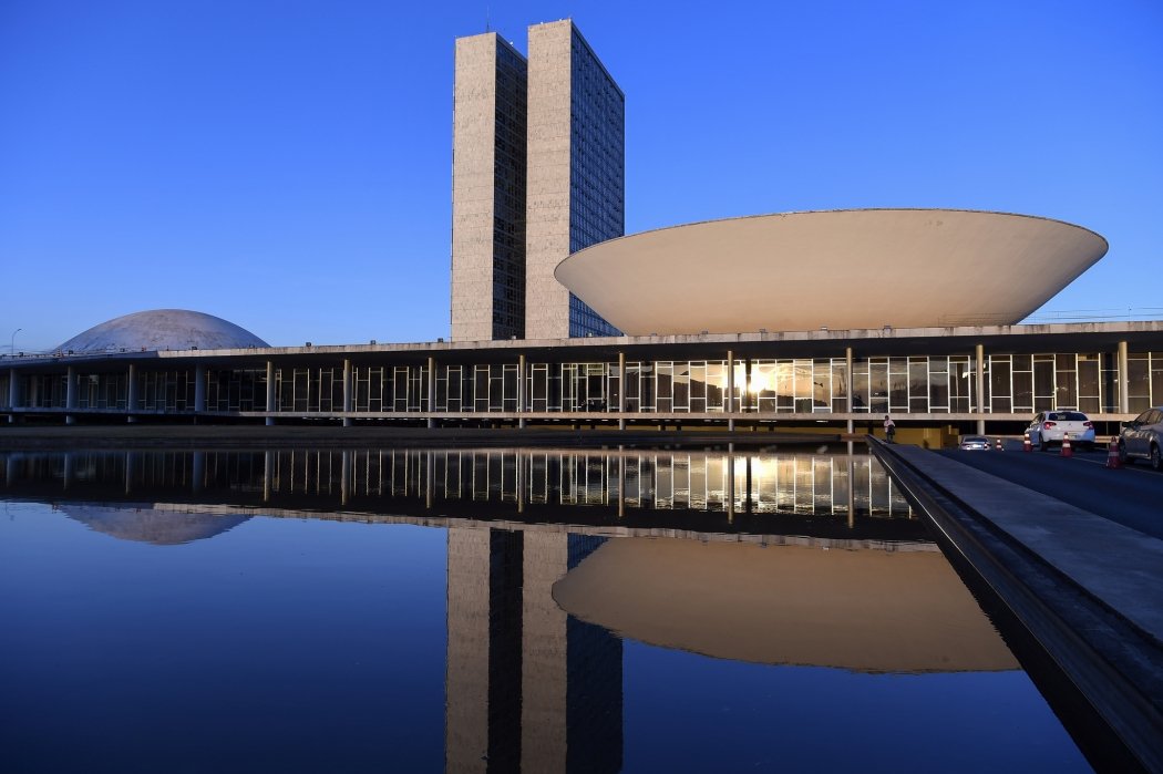 Banner: CBIC Informa: Escala 6x1: Hugo Motta anuncia presidente e relator da Comissão Especial